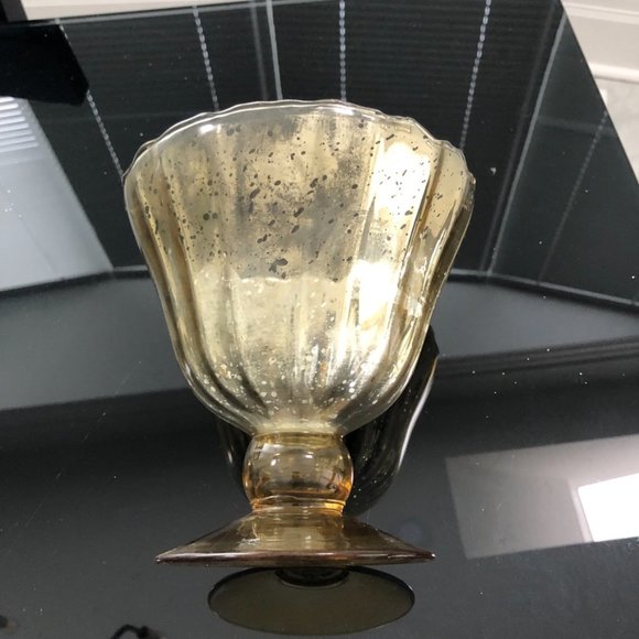 Flower Vase Gold - Picture 3 of 3